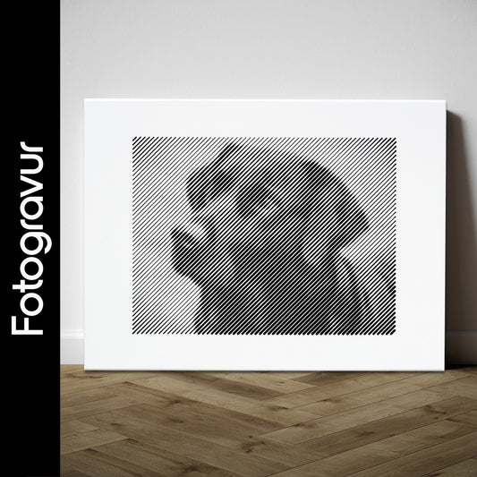 Schwarz-weißes Tierportrait im Querformat, als Fotogravur erstellt – eine besondere Erinnerung an deine geliebtes Haustier.