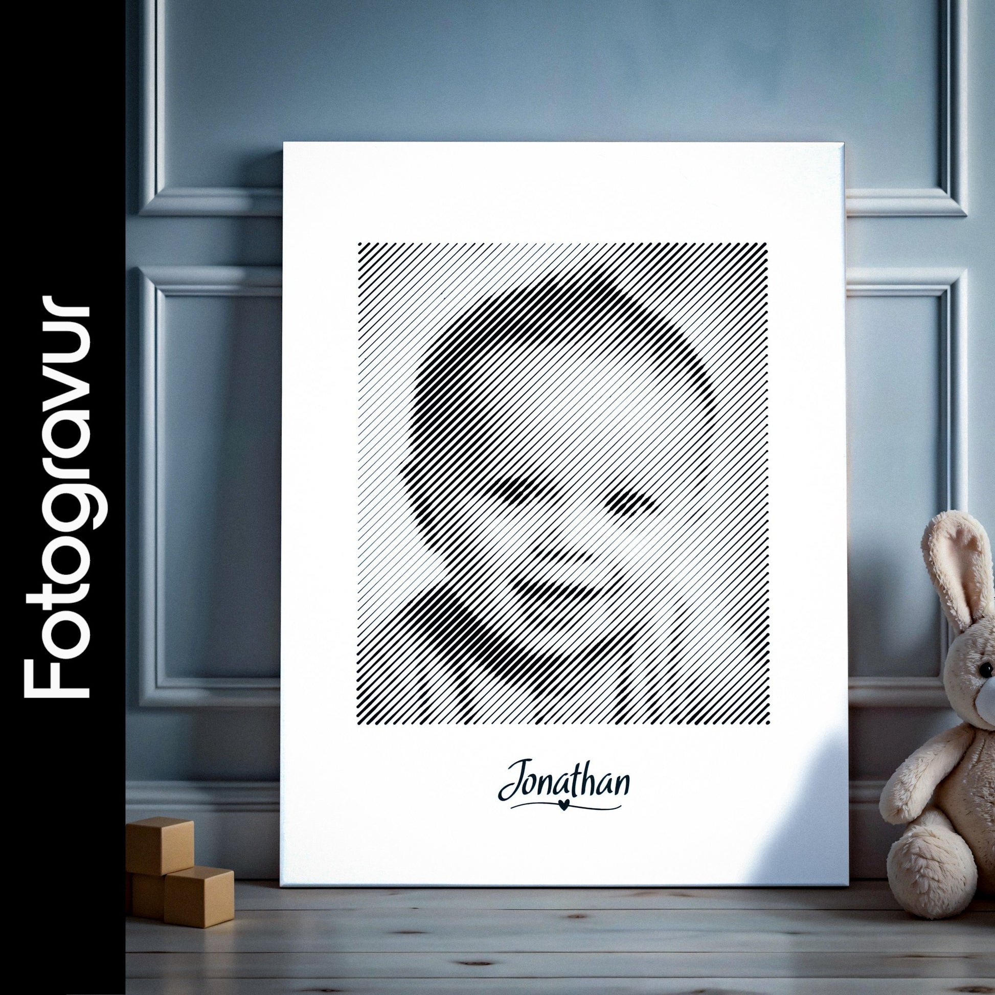 Schwarz-weißes Wandbild im Hochformat, als Fotogravur erstellt – das perfekte Fotogeschenk zum Baby für unvergessliche Erinnerungen.