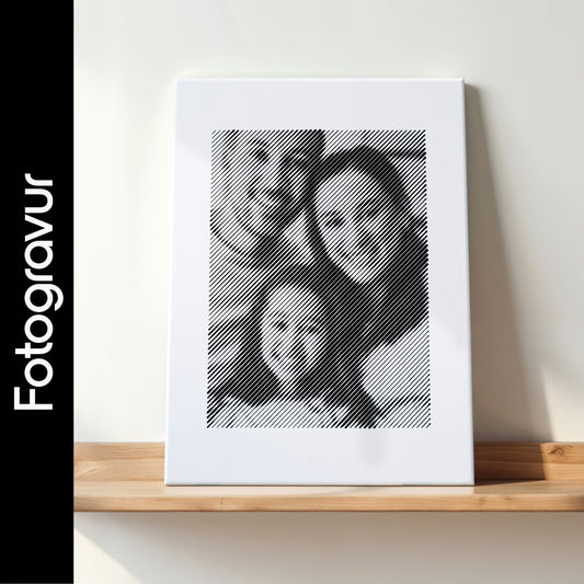Schwarz-weißes Wandbild im Hochformat, als Fotogravur erstellt – ein einzigartiges Fotogeschenk für besondere Momente und Erinnerungen."