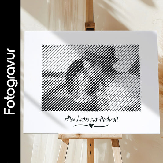Schwarz-weißes Wandbild im Querformat, als Fotogravur erstellt – das ideale Fotogeschenk zur Hochzeit für unvergessliche Momente