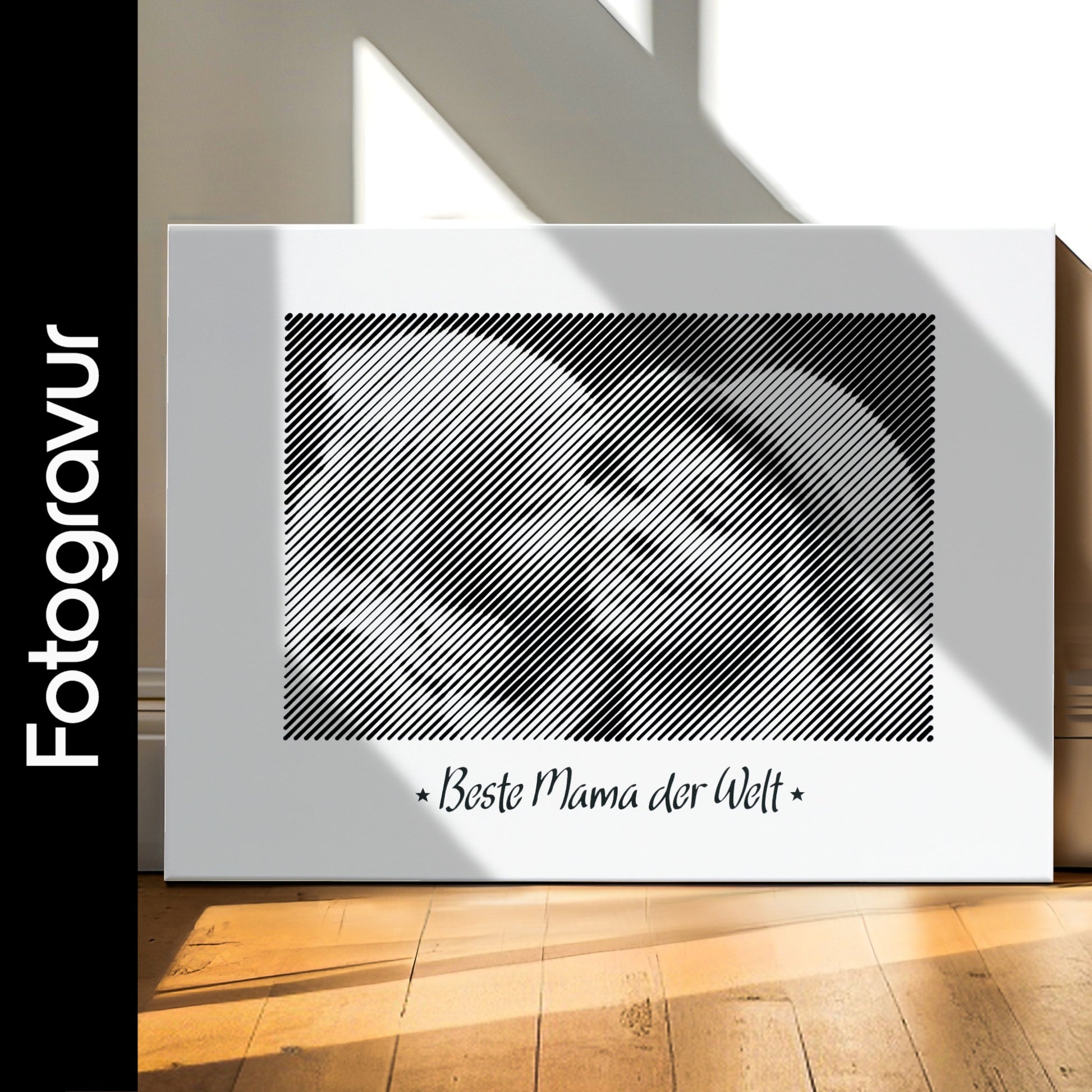 Schwarz-weißes Wandbild im Querformat, als Fotogravur erstellt – das perfekte Fotogeschenk zum Muttertag für eine bleibende Erinnerung.