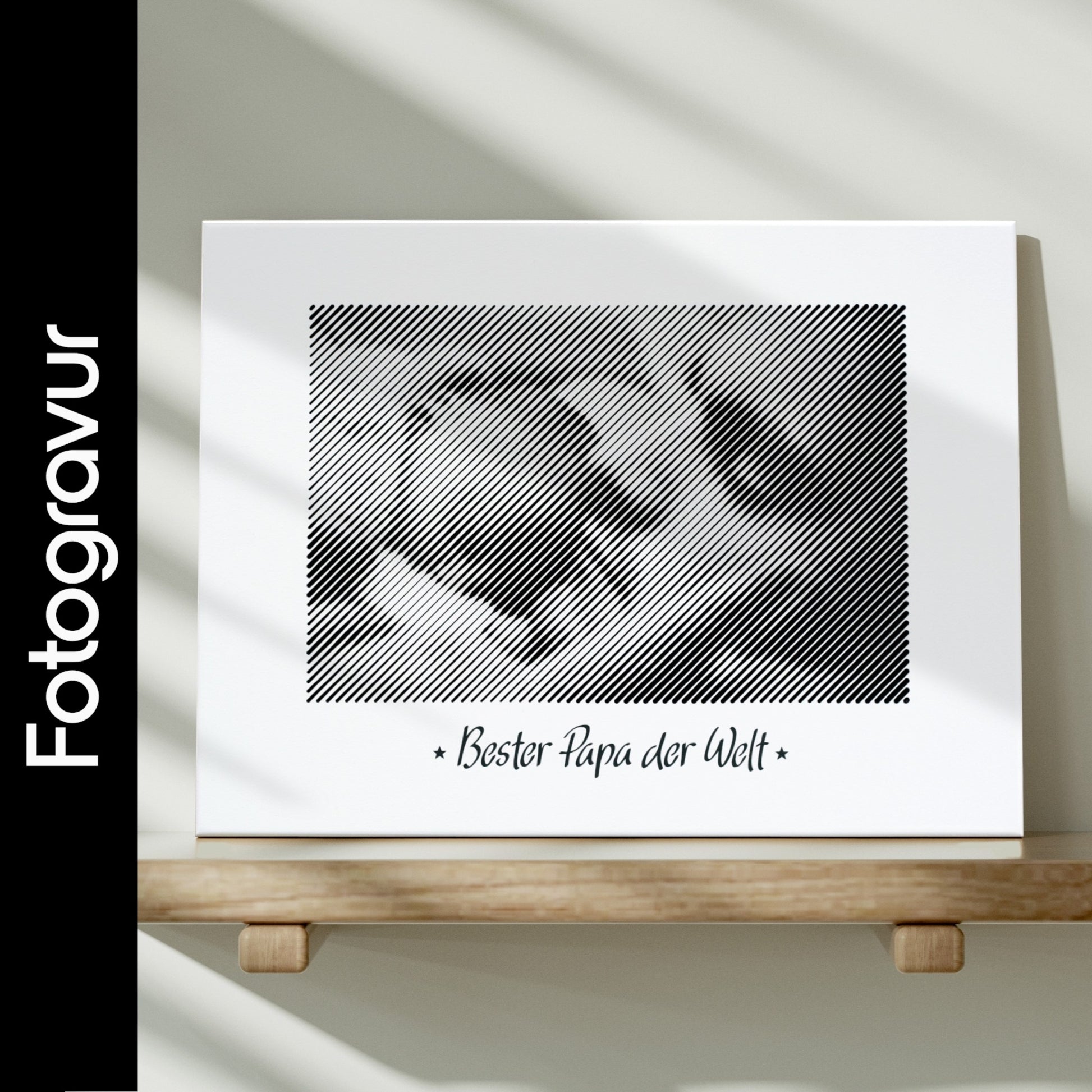 Schwarz-weißes Wandbild im Querformat, als Fotogravur erstellt – perfektes Fotogeschenk zum Vatertag für eine persönliche Erinnerung.