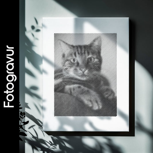 Schwarz-weißes Tierportrait im Hochformat, als Fotogravur erstellt – eine besondere Erinnerung an deine geliebtes Haustier.