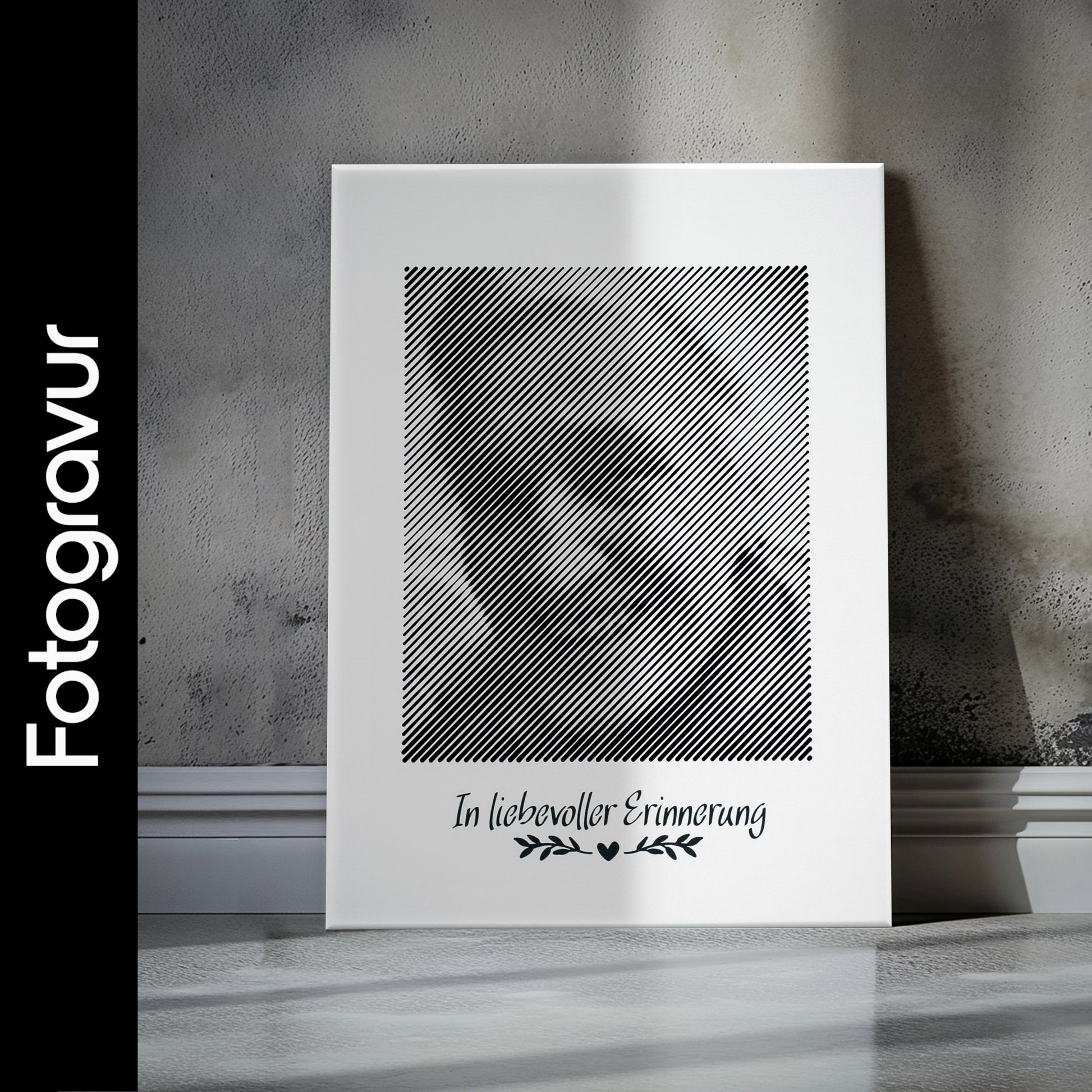 Schwarz-weißes Trauerportrait im Hochformat, als Fotogravur erstellt – ein würdevoller und individueller Abschied.